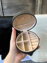 Load image into Gallery viewer, Round travel jewelry case