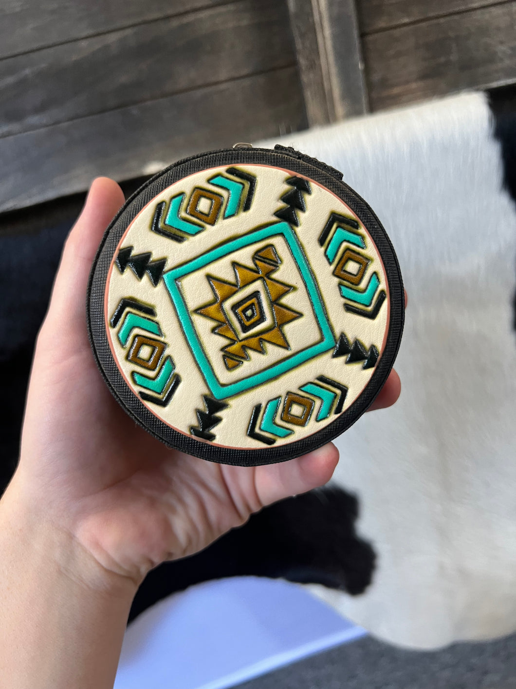 Round travel jewelry case